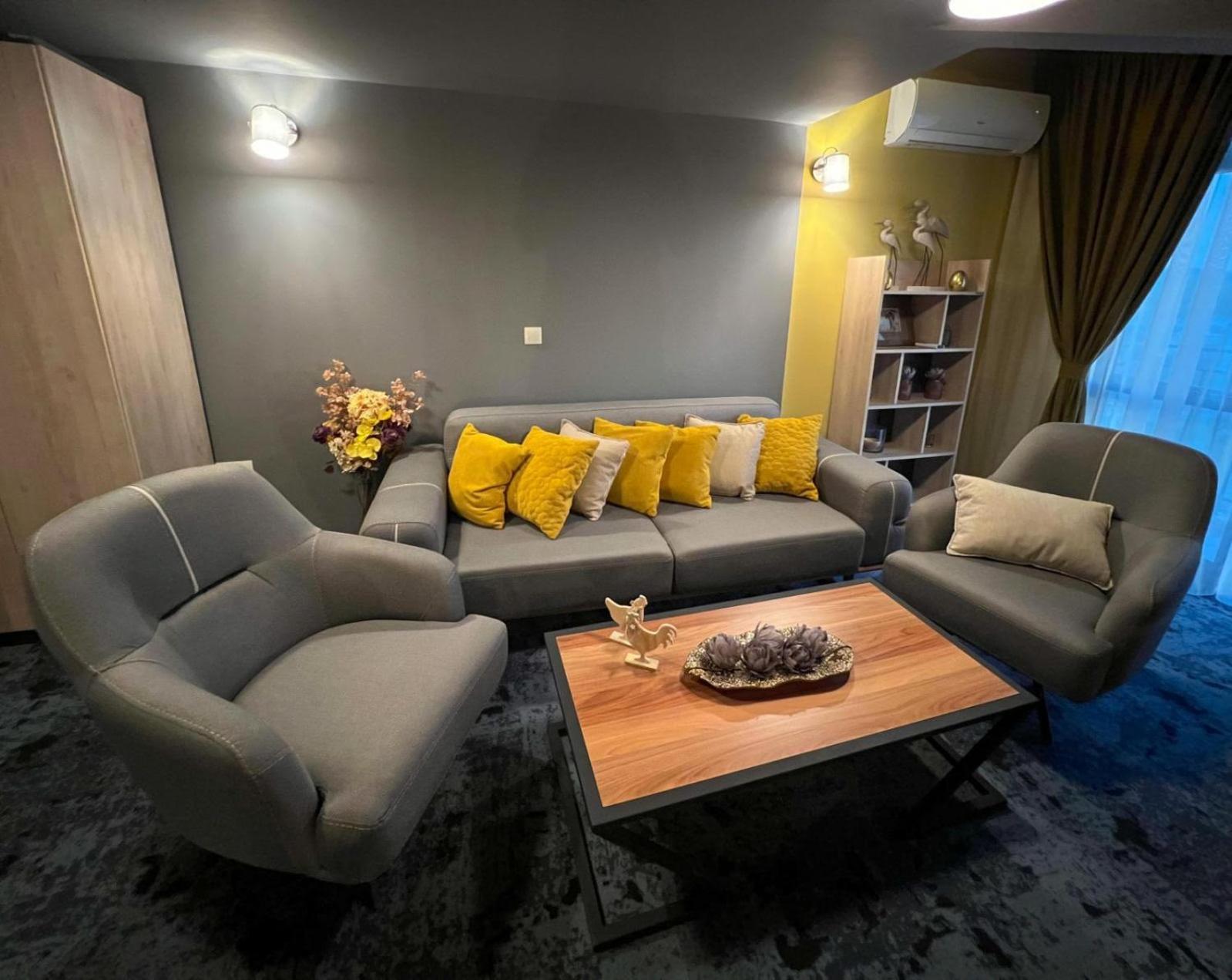 Pino - Villa, Casa, Cucina Е Terrazza อัลเบนา ภายนอก รูปภาพ
