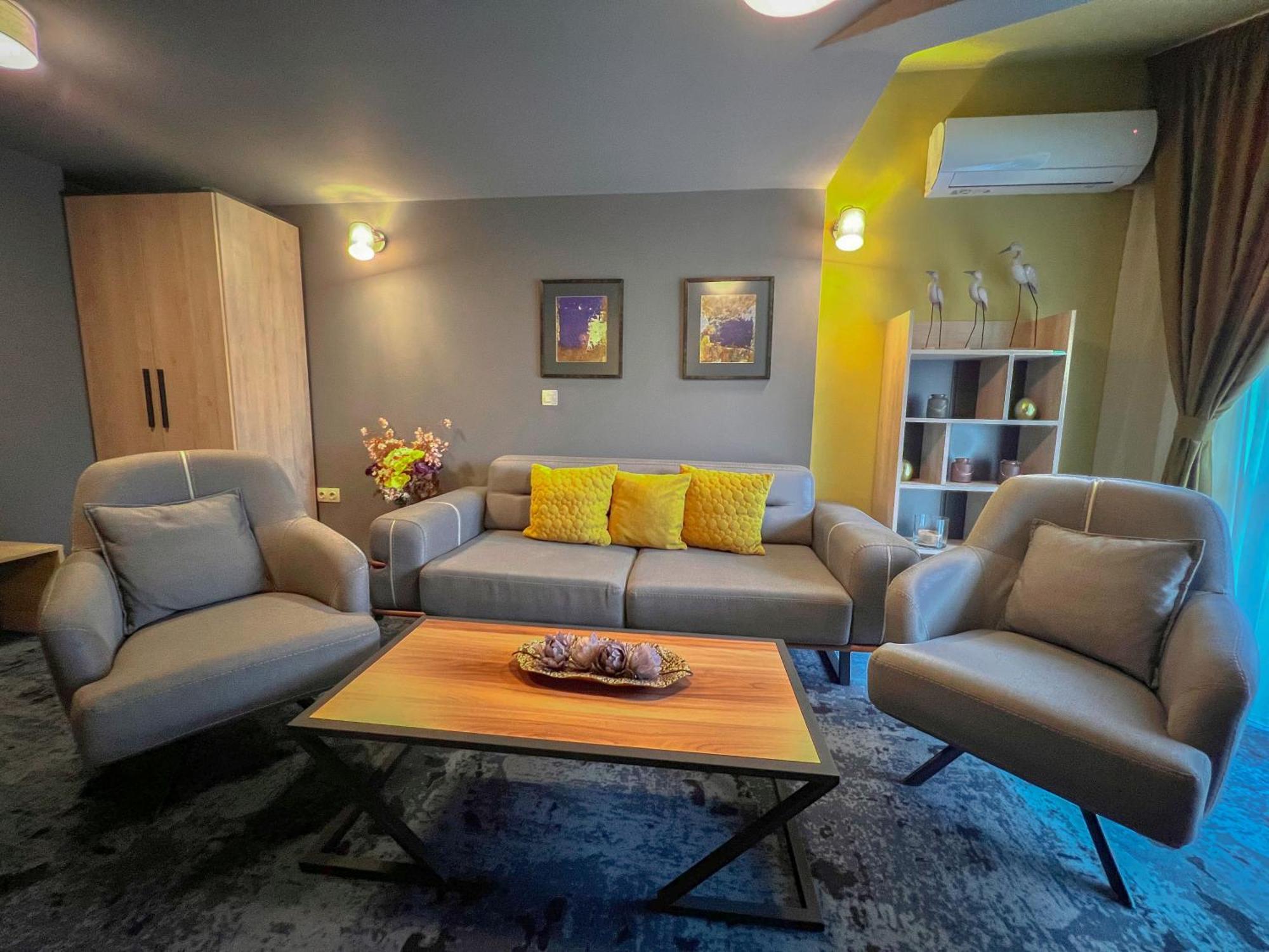 Pino - Villa, Casa, Cucina Е Terrazza อัลเบนา ภายนอก รูปภาพ