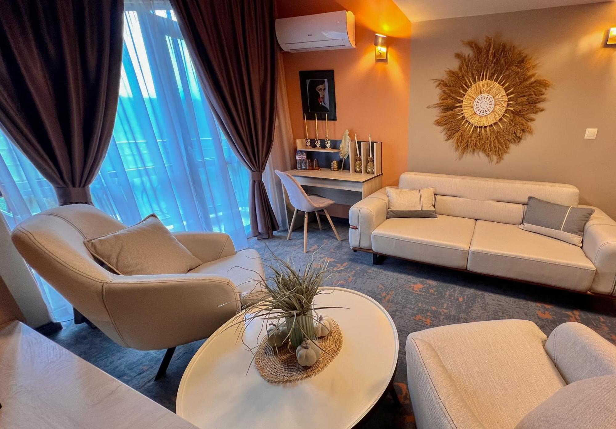 Pino - Villa, Casa, Cucina Е Terrazza อัลเบนา ภายนอก รูปภาพ