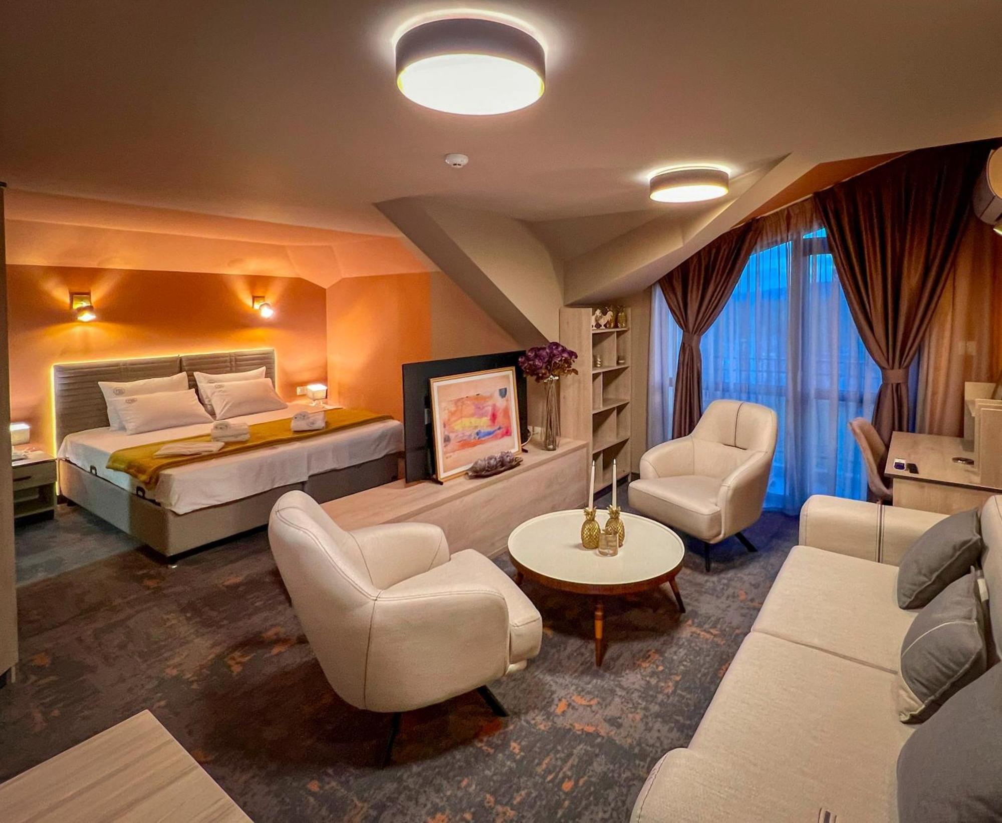 Pino - Villa, Casa, Cucina Е Terrazza อัลเบนา ภายนอก รูปภาพ